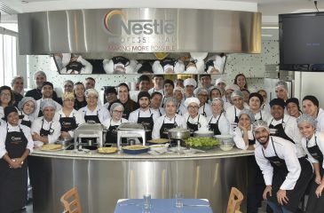 Jovens participam de programa de gastronomia em parceria com Nestlé