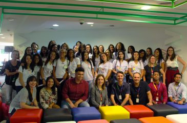 (Português do Brasil) Em parceria com AVANADE, alunas da AFESU conhecem dia a dia  dos profissionais de TI