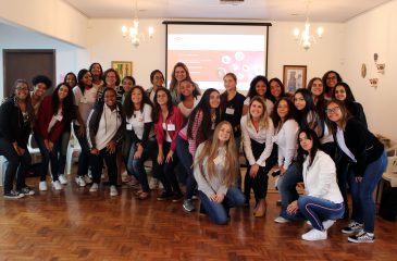 Estudantes da AFESU Veleiros recebem dicas de carreira por profissionais da DOW