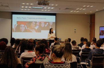 (Português do Brasil) Estudantes da AFESU e do CEAP participam de palestras ministradas por voluntários do Credit Suisse